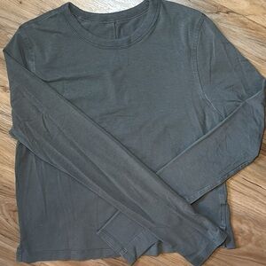 lululemon athletica Women's dark green Long Sleeve Tee